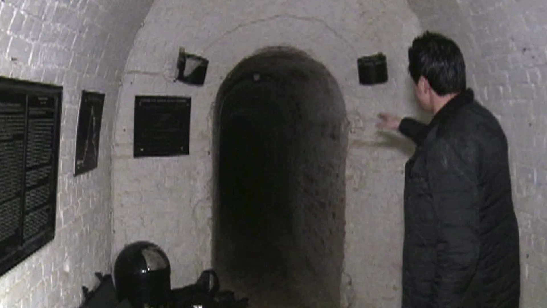 thumbnail - S7:E101 Hellfire Caves