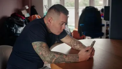 thumbnail - S2:E2 Is She a Tinder Swindler?