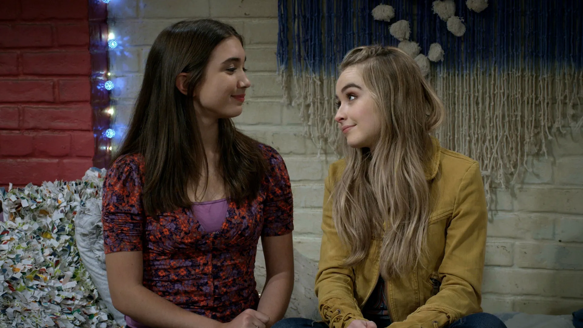 thumbnail - S3:E17 Girl Meets Hollyworld