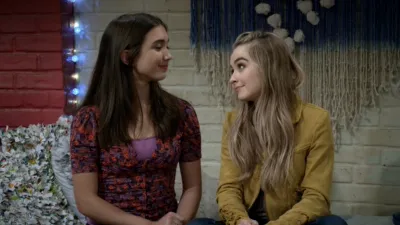 thumbnail - S3:E17 Girl Meets Hollyworld