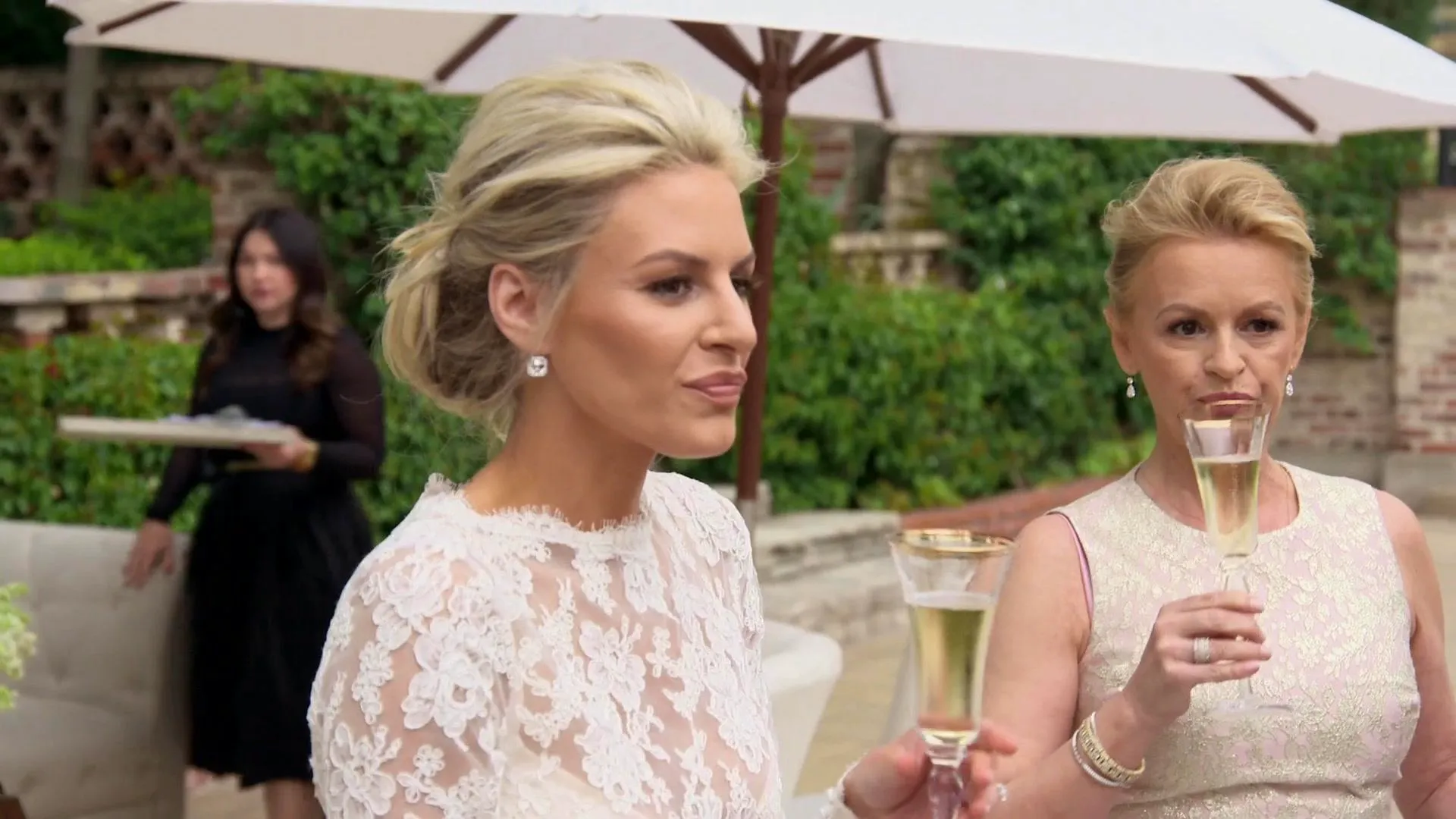 thumbnail - S4:E8 #RunawayBride