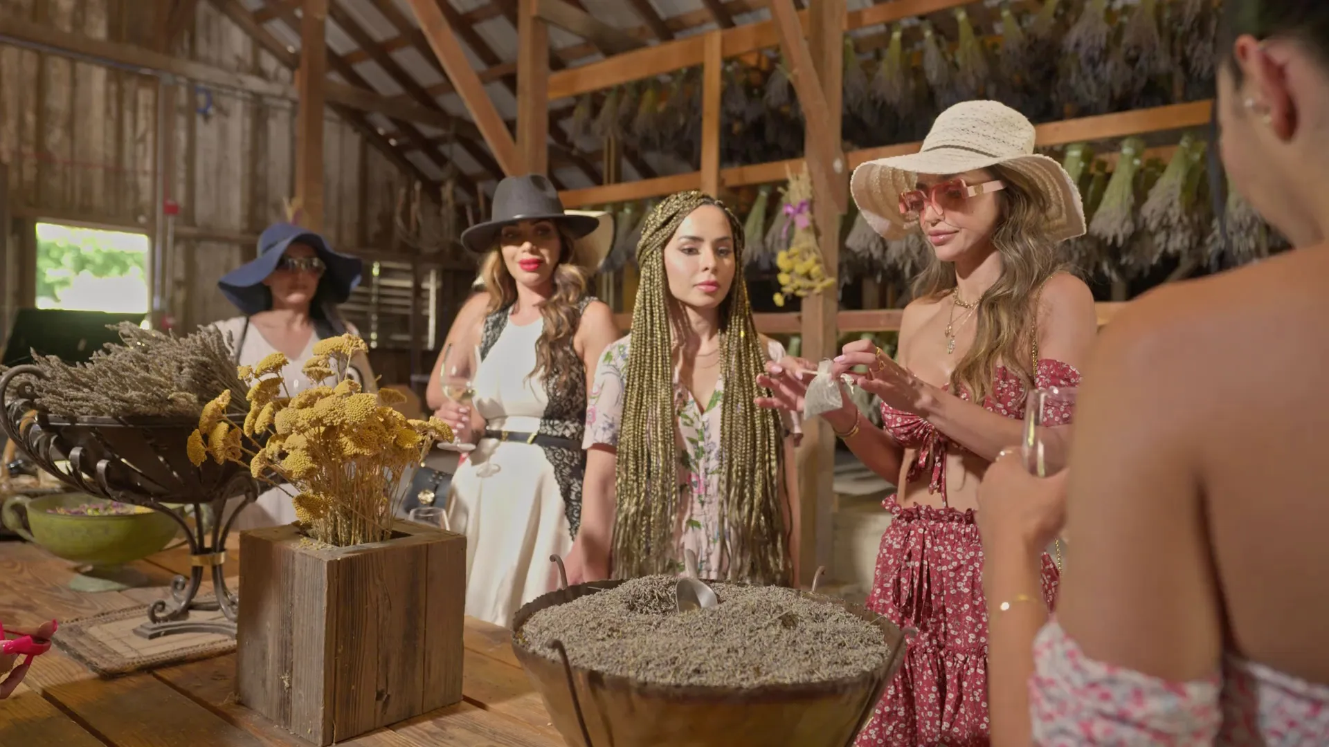 thumbnail - S1:E7 Girls Trip Gone Wrong