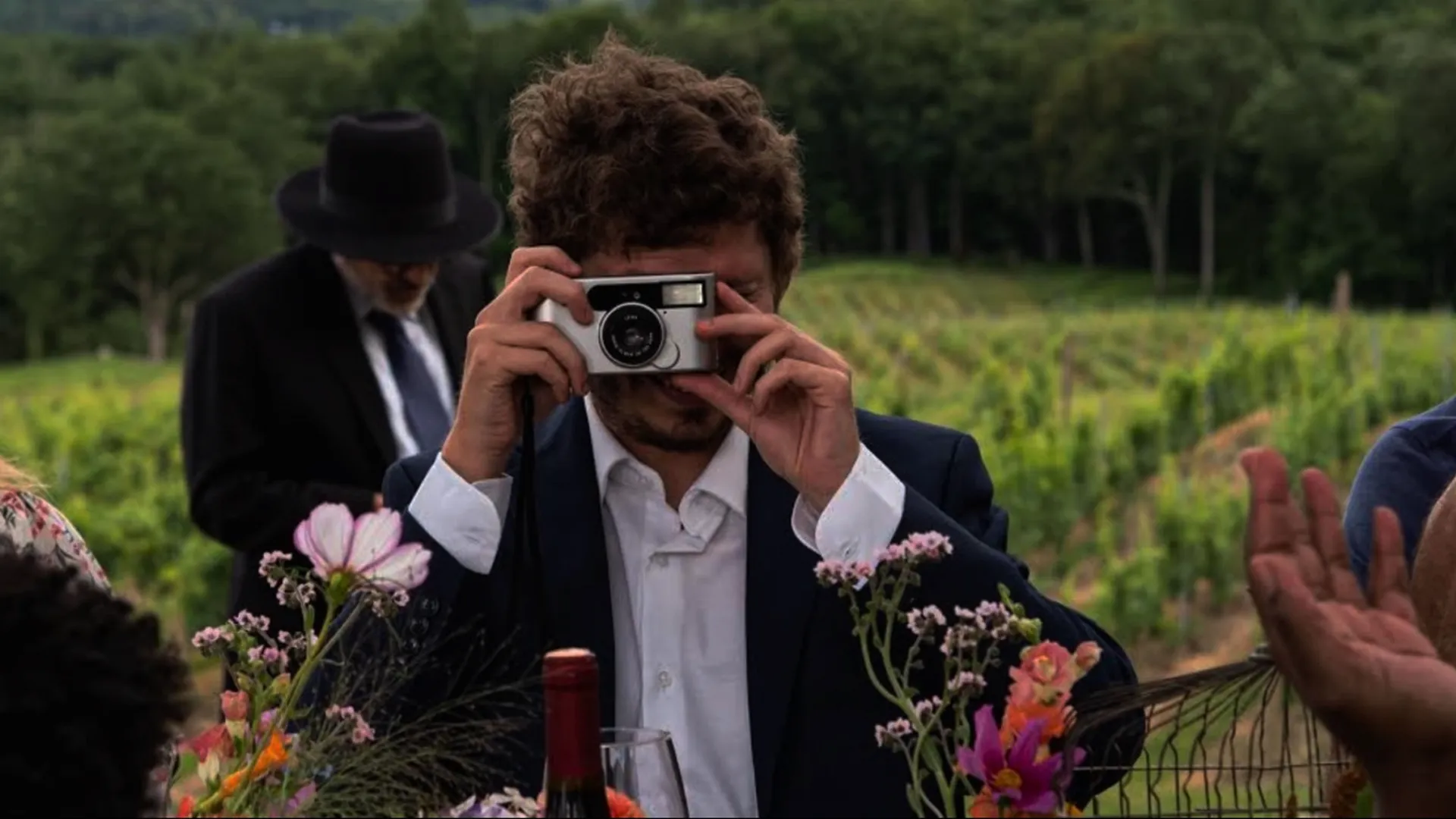 thumbnail - S1:E10 Kiss From a Rose