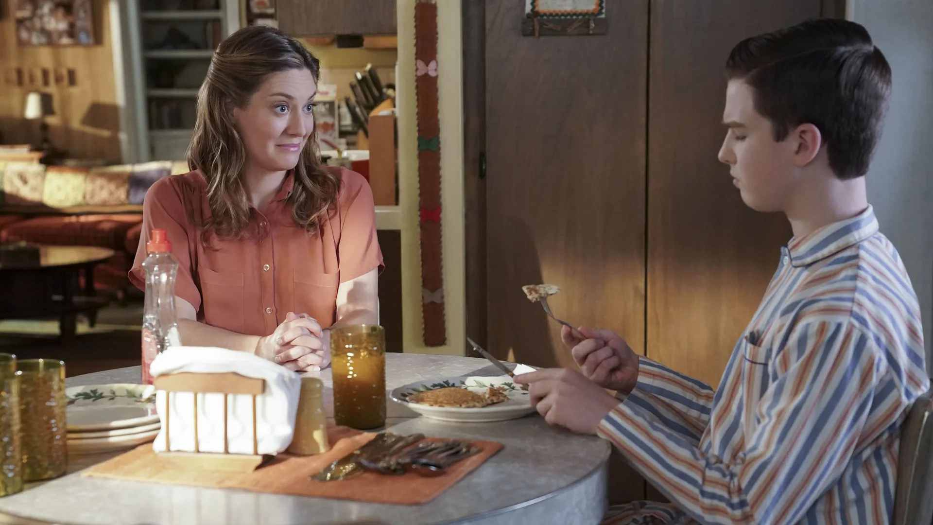 thumbnail - S6:E10 Pancake Sunday and Textbook Flirting