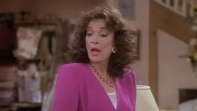 thumbnail - S7:E8 Love Letters