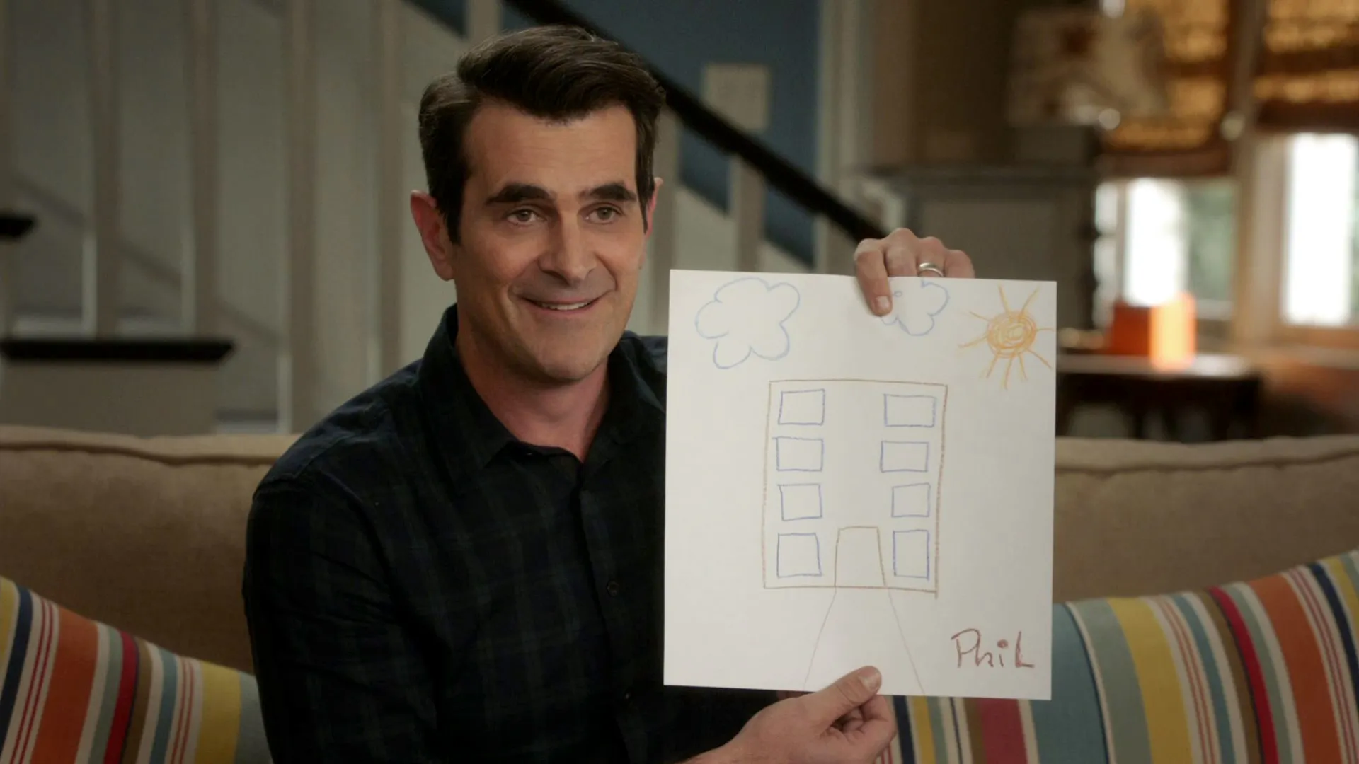 A scene from Modern Family featuring Philip Dunphy played by Ty Burrell