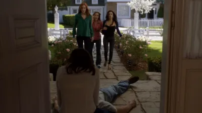 thumbnail - S8:E17 Women and Death