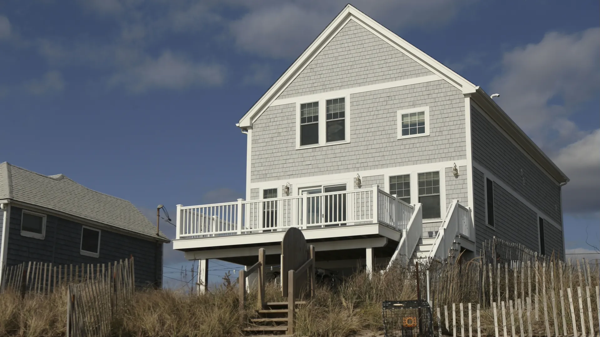 thumbnail - S4:E3 Oceanside in the Ocean State