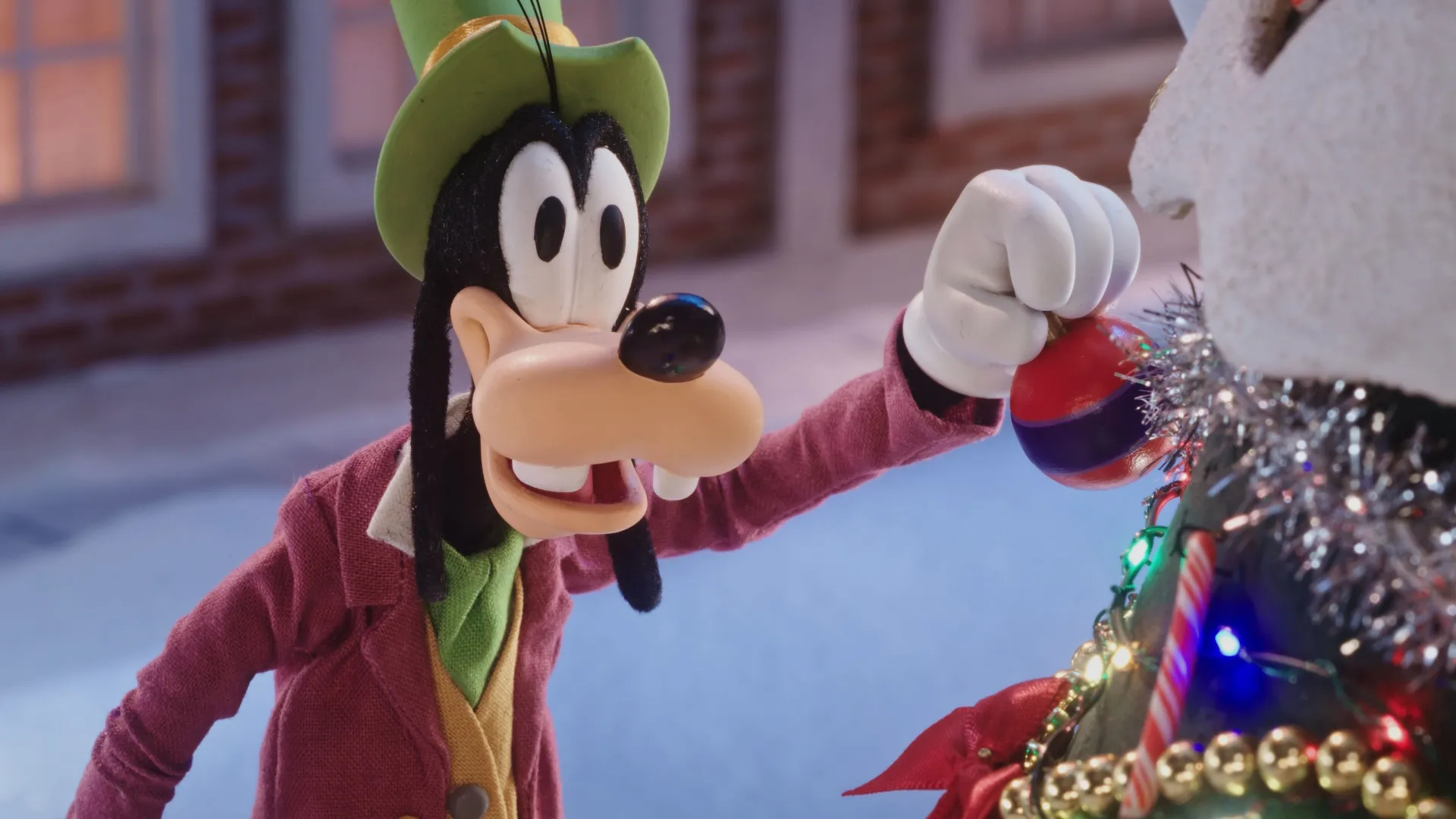 thumbnail - S1:E1 We Wish You a Merry Christmas