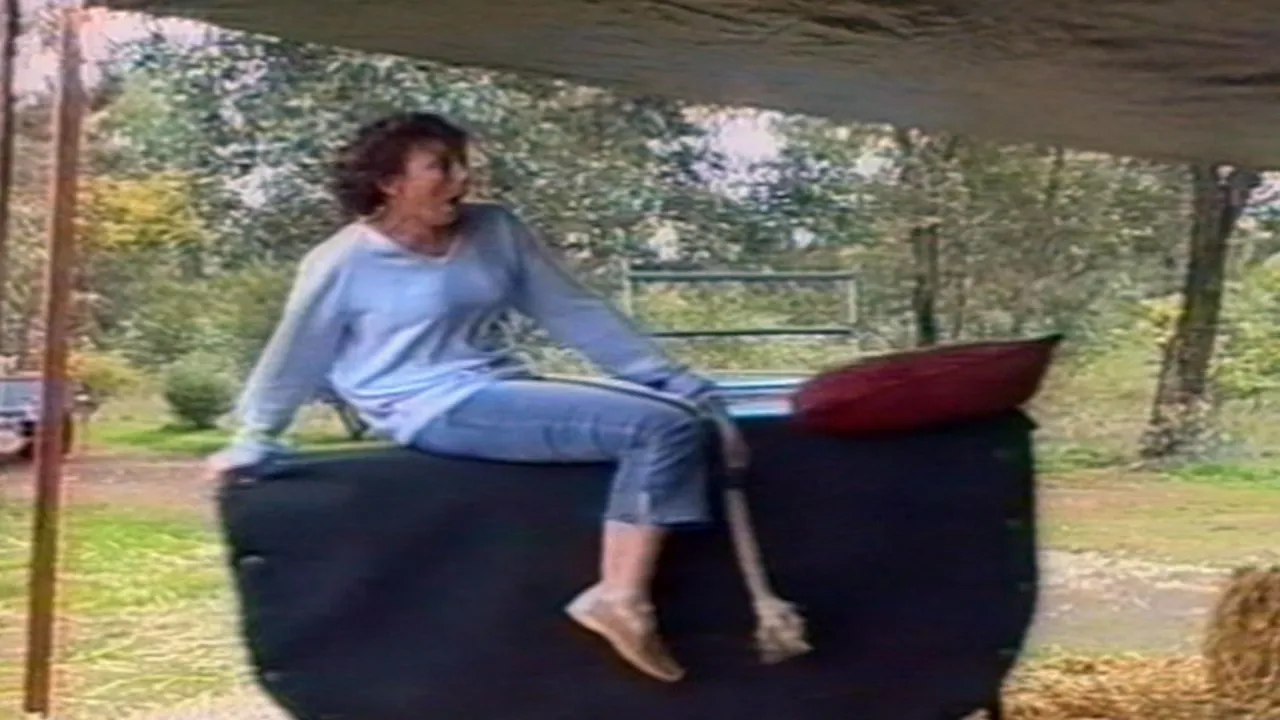 thumbnail - S18:E3 Bad Day at Work, Messes, and Sibling Rivalry