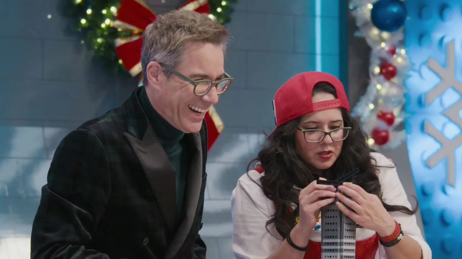 thumbnail - S4:E17 Celebrity Holiday Bricktacular: Winter Break