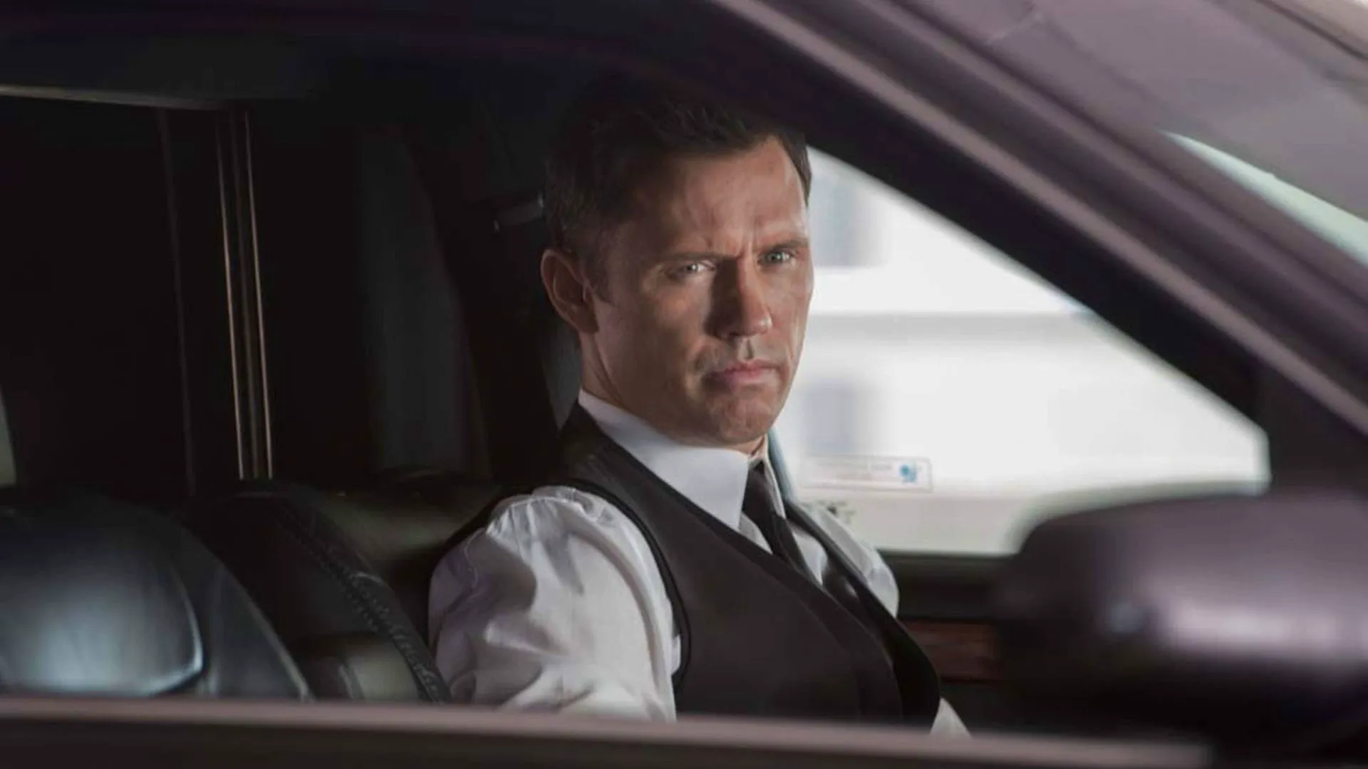 Jeffrey Donovan as Michael Westen in Burn Notice