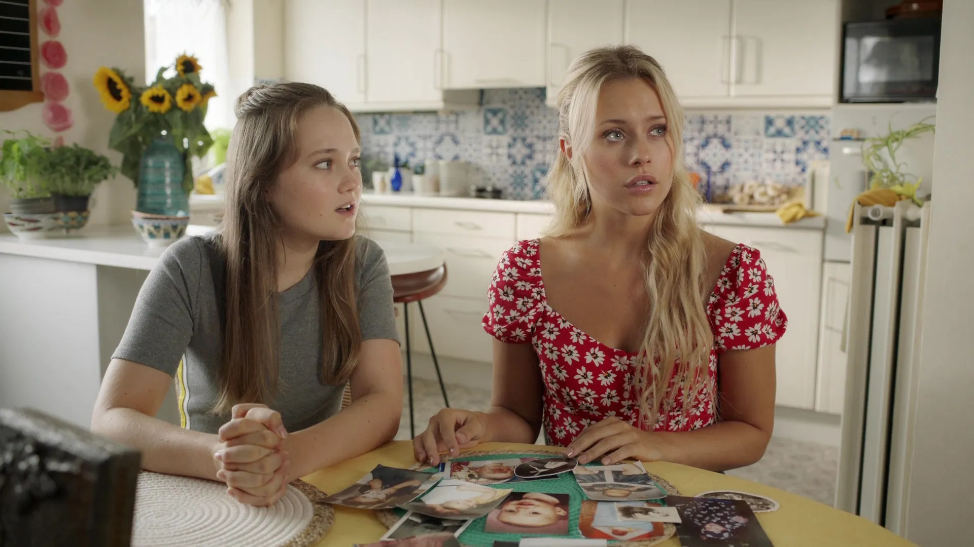 thumbnail - S3:E11 Family Reunion