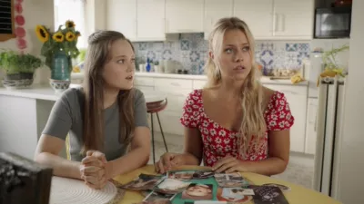 thumbnail - S3:E11 Family Reunion