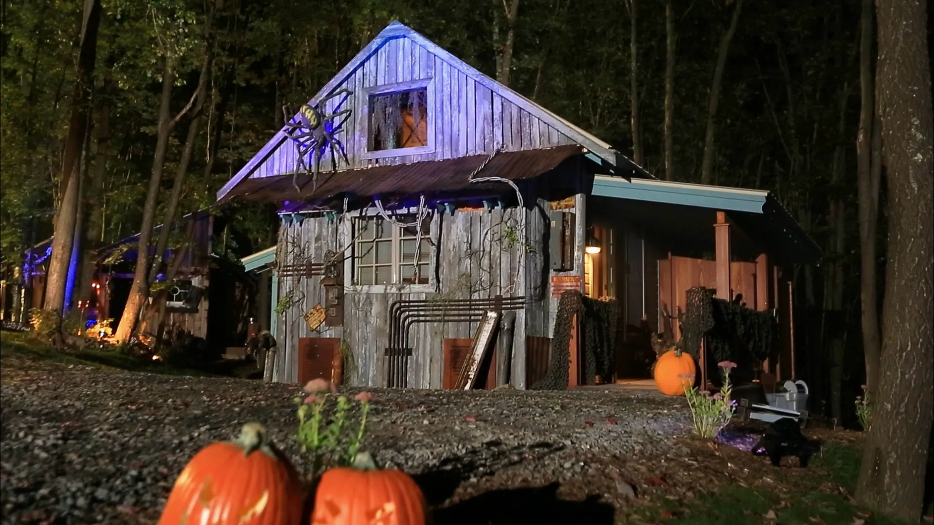 thumbnail - S1:E9 Season 1 Special - Tiny Haunted Houses
