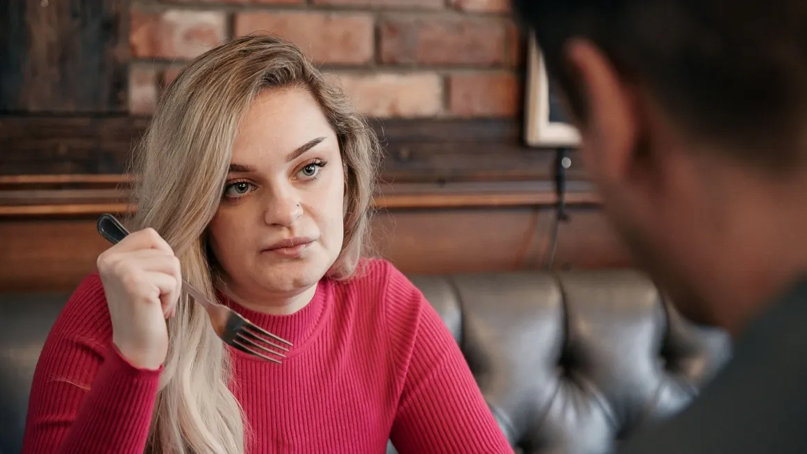 thumbnail - S2:E9 She Still Messages You