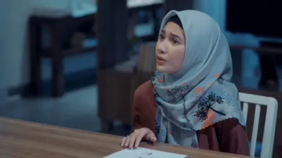 thumbnail - S1:E1 The Third Person