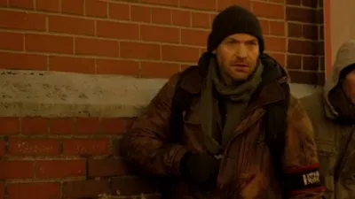 thumbnail - S4:E1 The Worm Turns