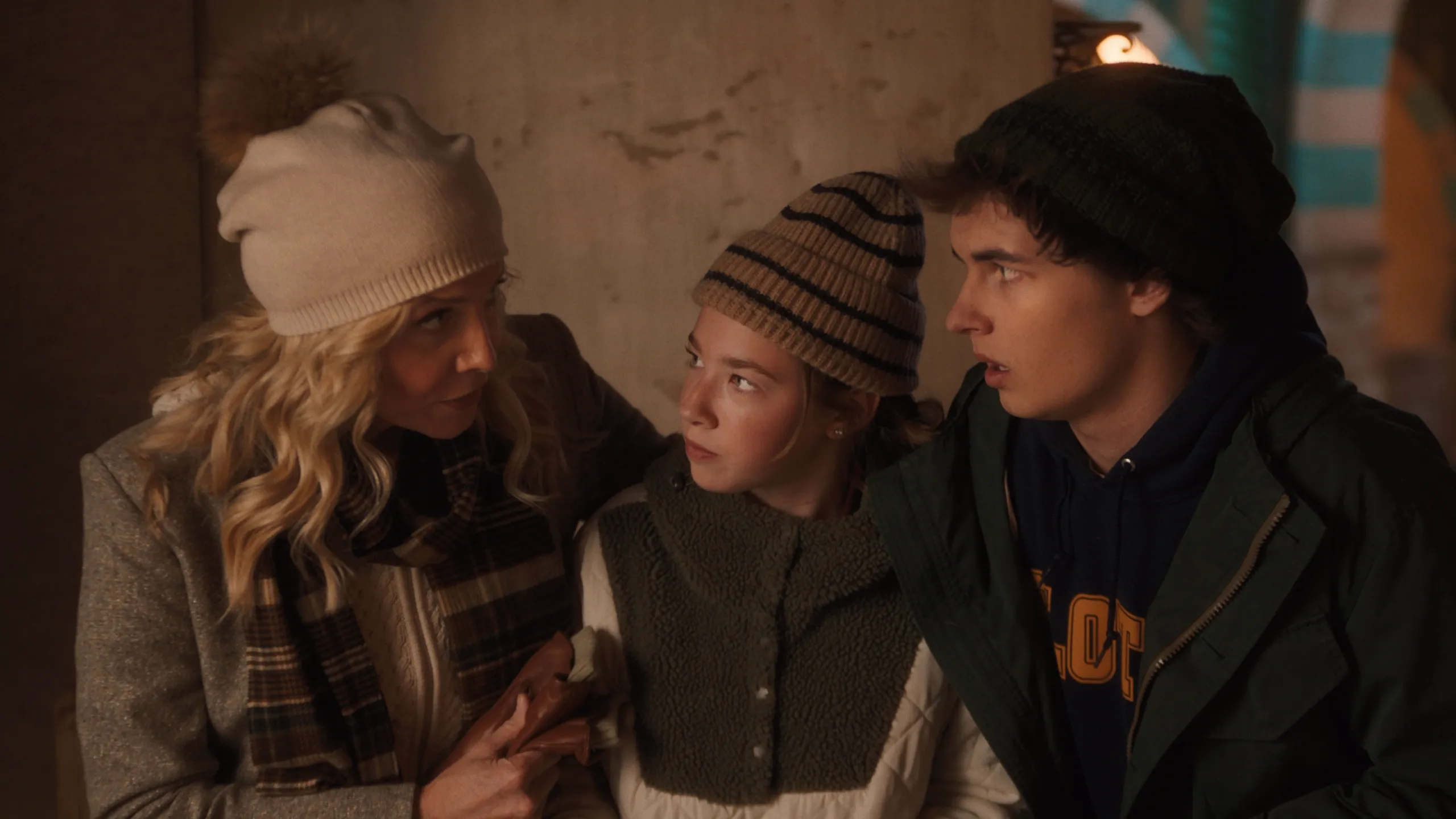 thumbnail - S1:E6 Chapter Six: A Christmas to Remember