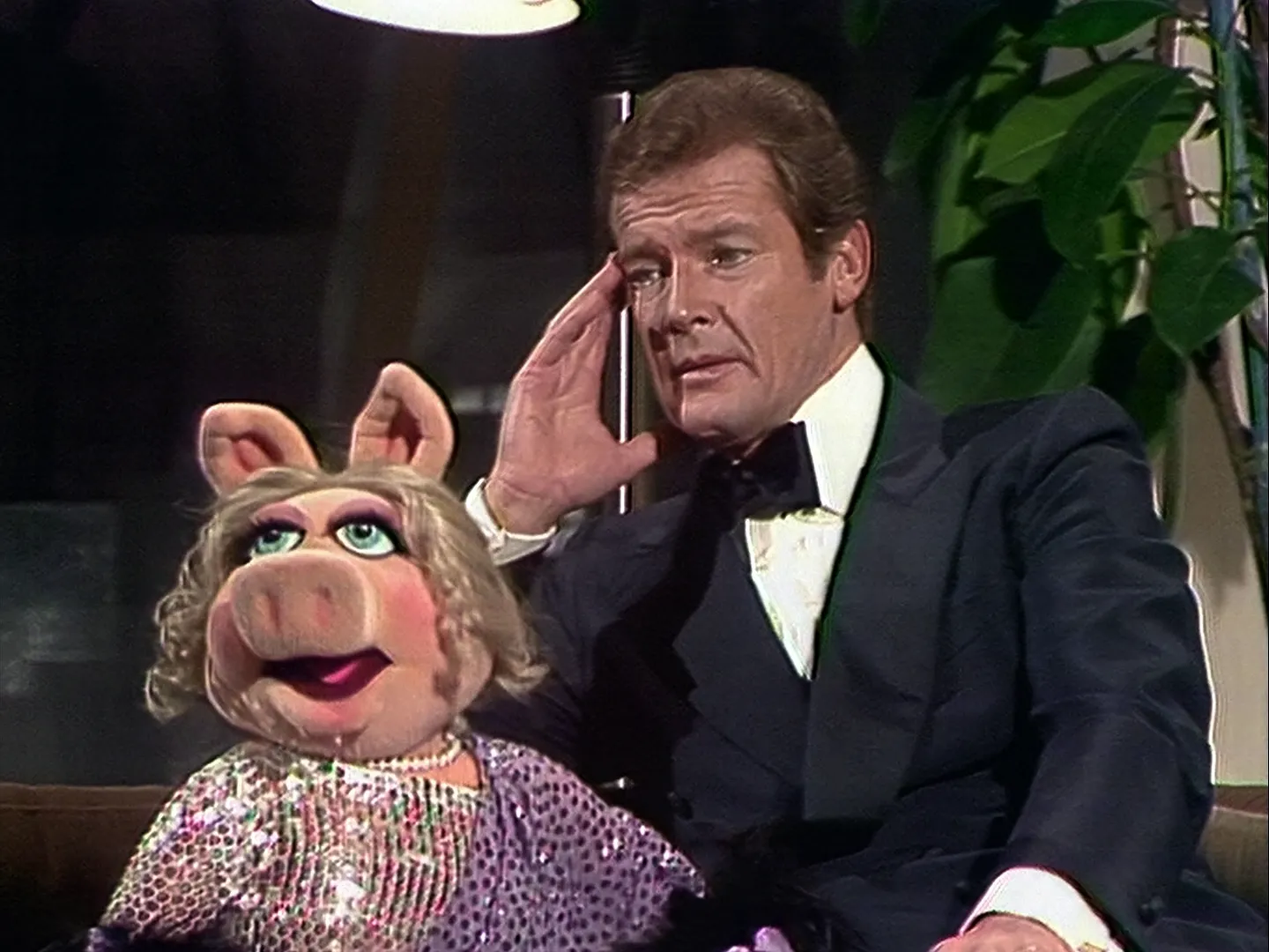 thumbnail - S5:E22 Guest: Roger Moore