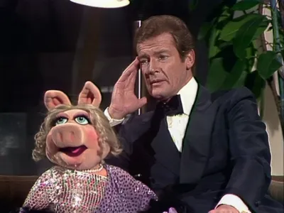 thumbnail - S5:E22 Guest: Roger Moore