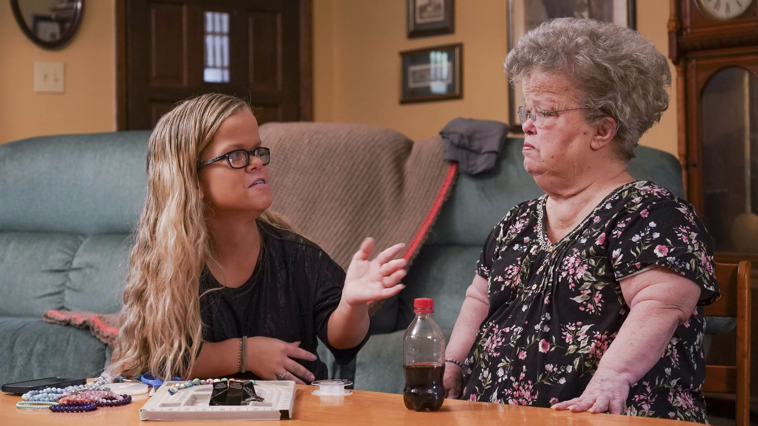 thumbnail - S16:E3 An Empty Seat at the Table