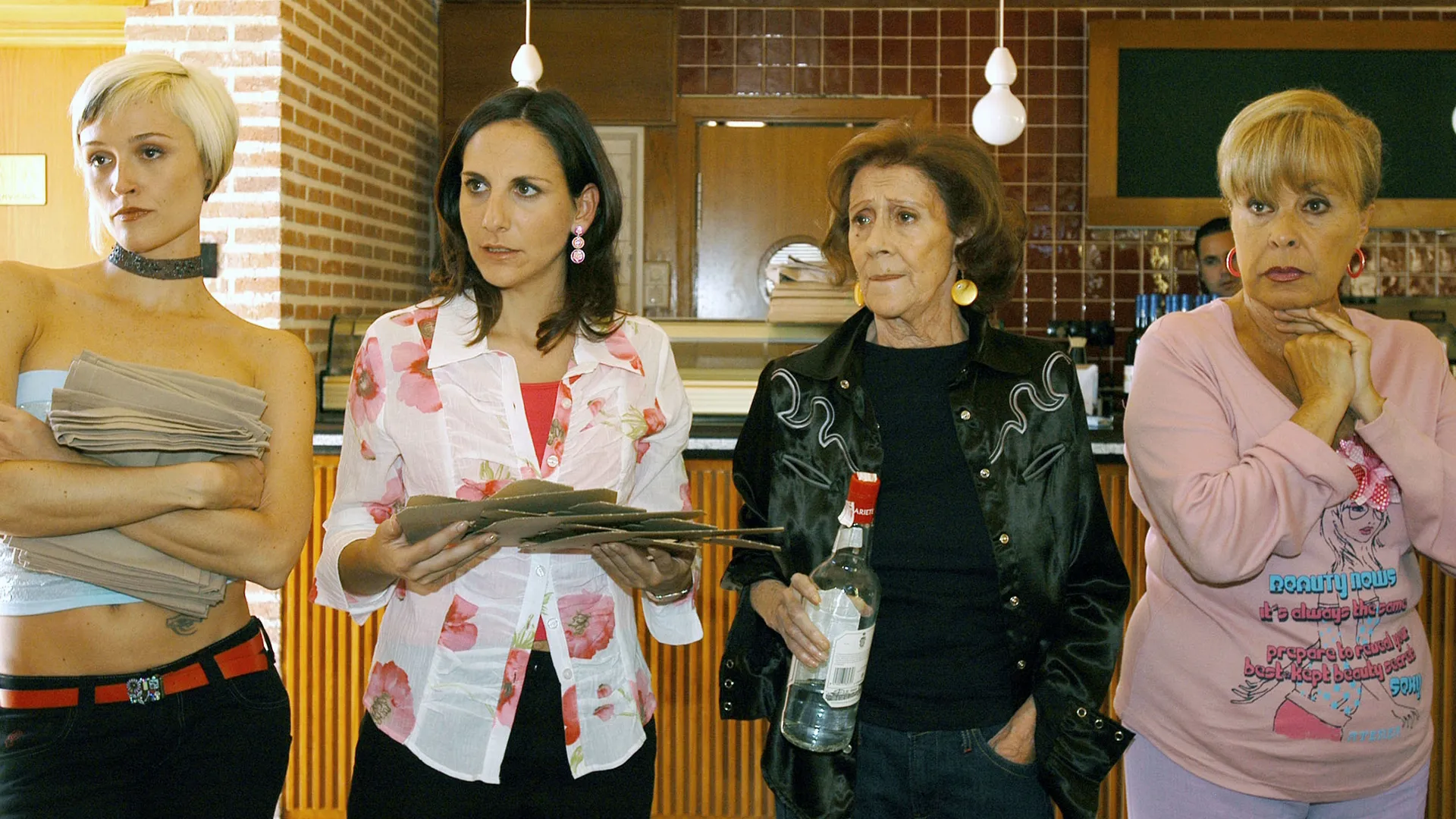 thumbnail - S3:E4 Vicenta gathers all the neighbors in her house.