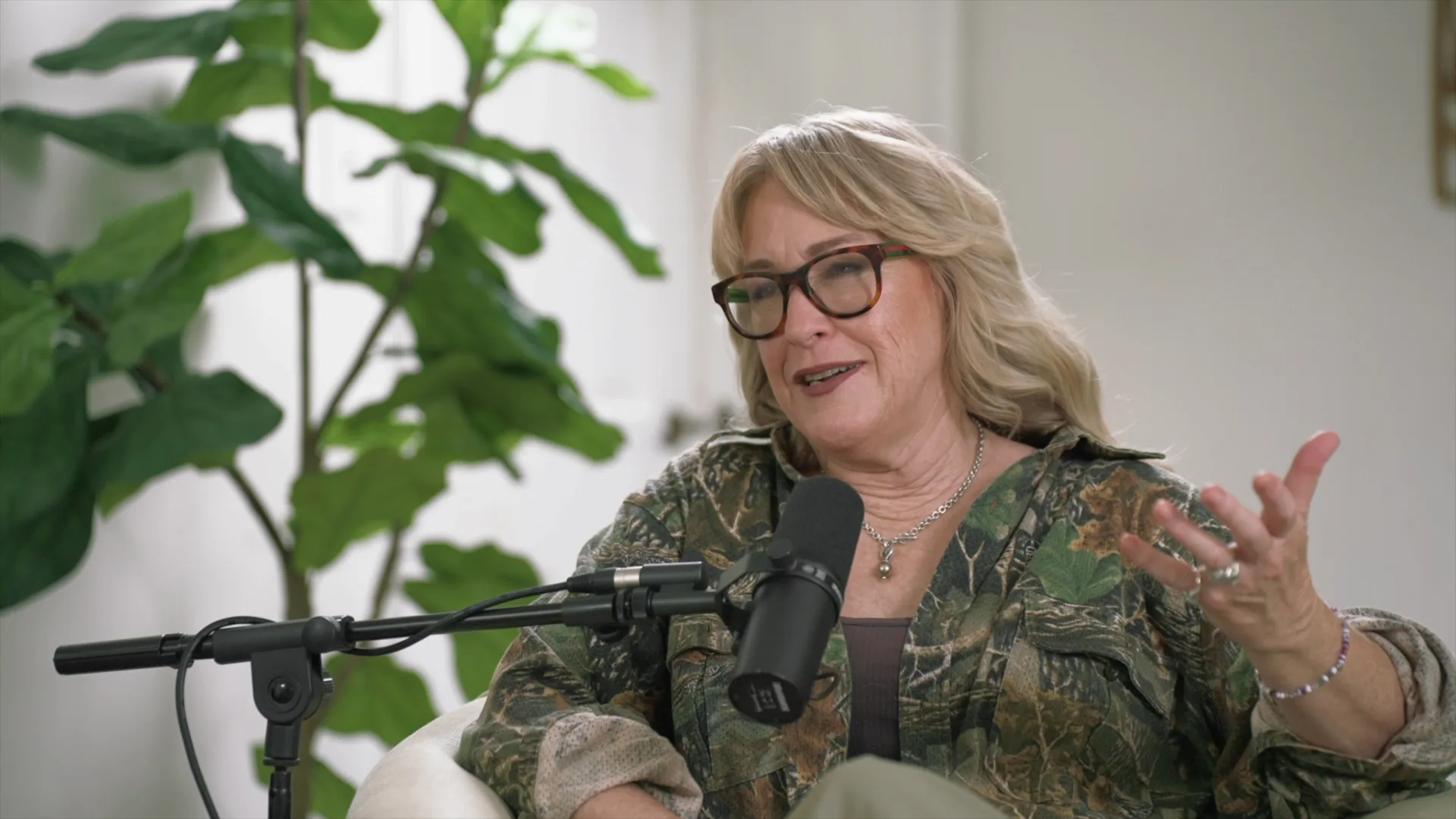 thumbnail - S1:E4 Kathleen Wilhoite Portrays Gloria with Dignity