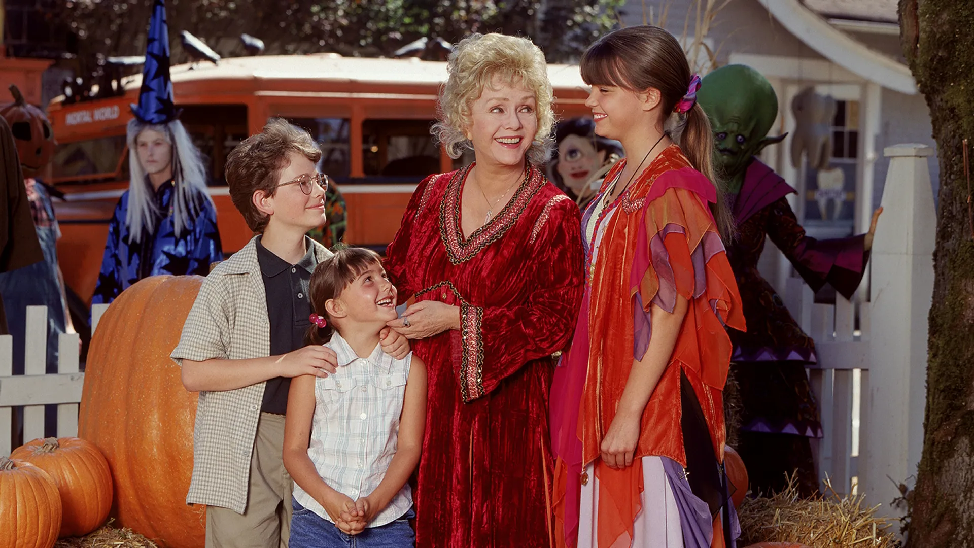 Aggie Cromwell (Debbie Reynolds), Marnie Piper (Kimberly J. Brown), Dylan Piper (Joey Zimmerman), Sophie Piper (Emily Roeske) in Halloweentown, Disney