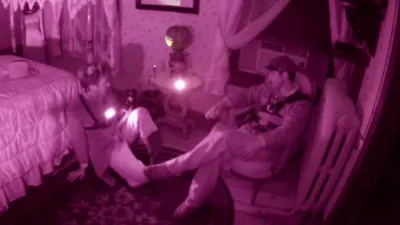 thumbnail - S7:E3 The Gettysburg Ghosts of Farnsworth House Inn