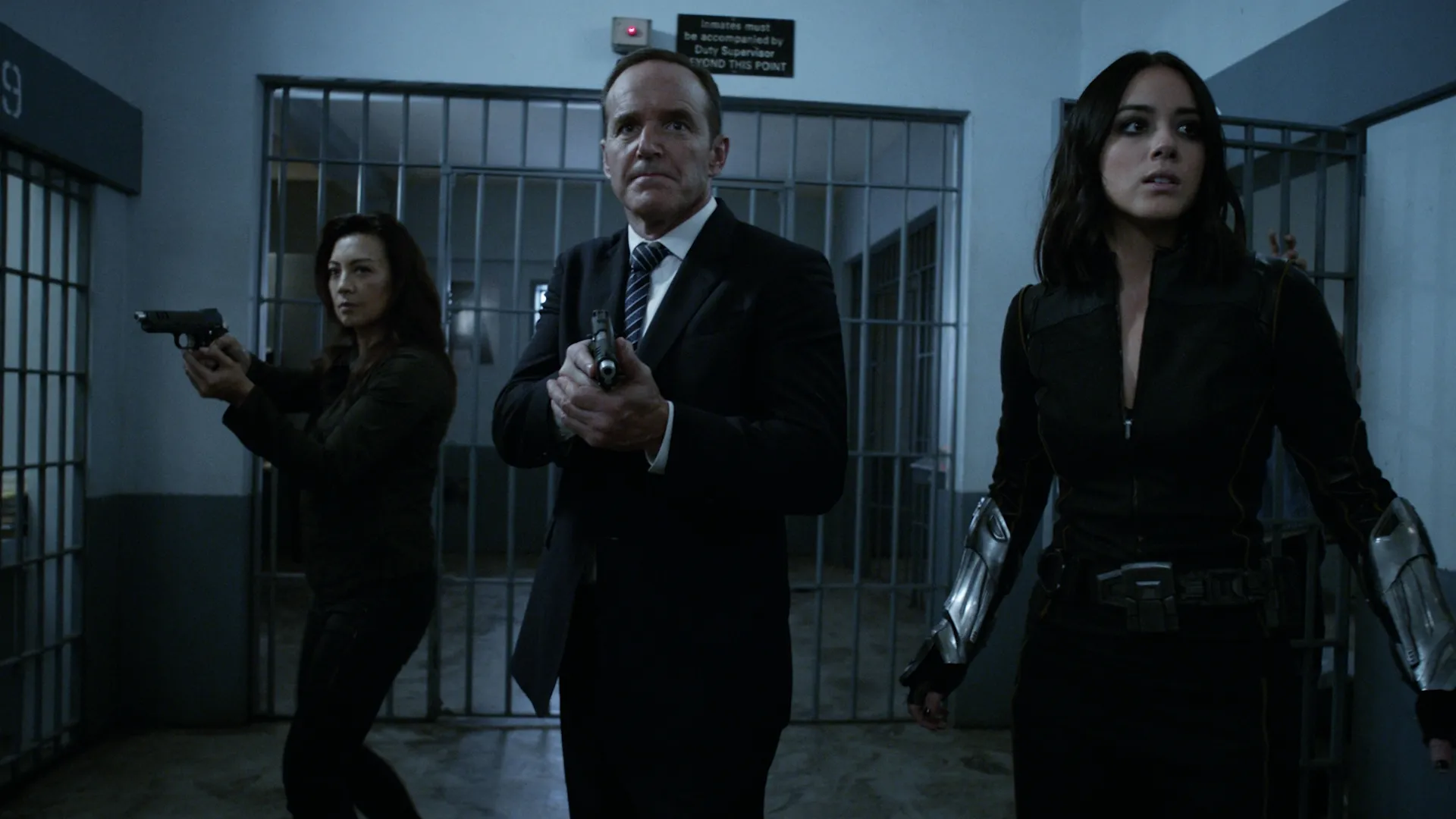 thumbnail - S4:E5 Lockup