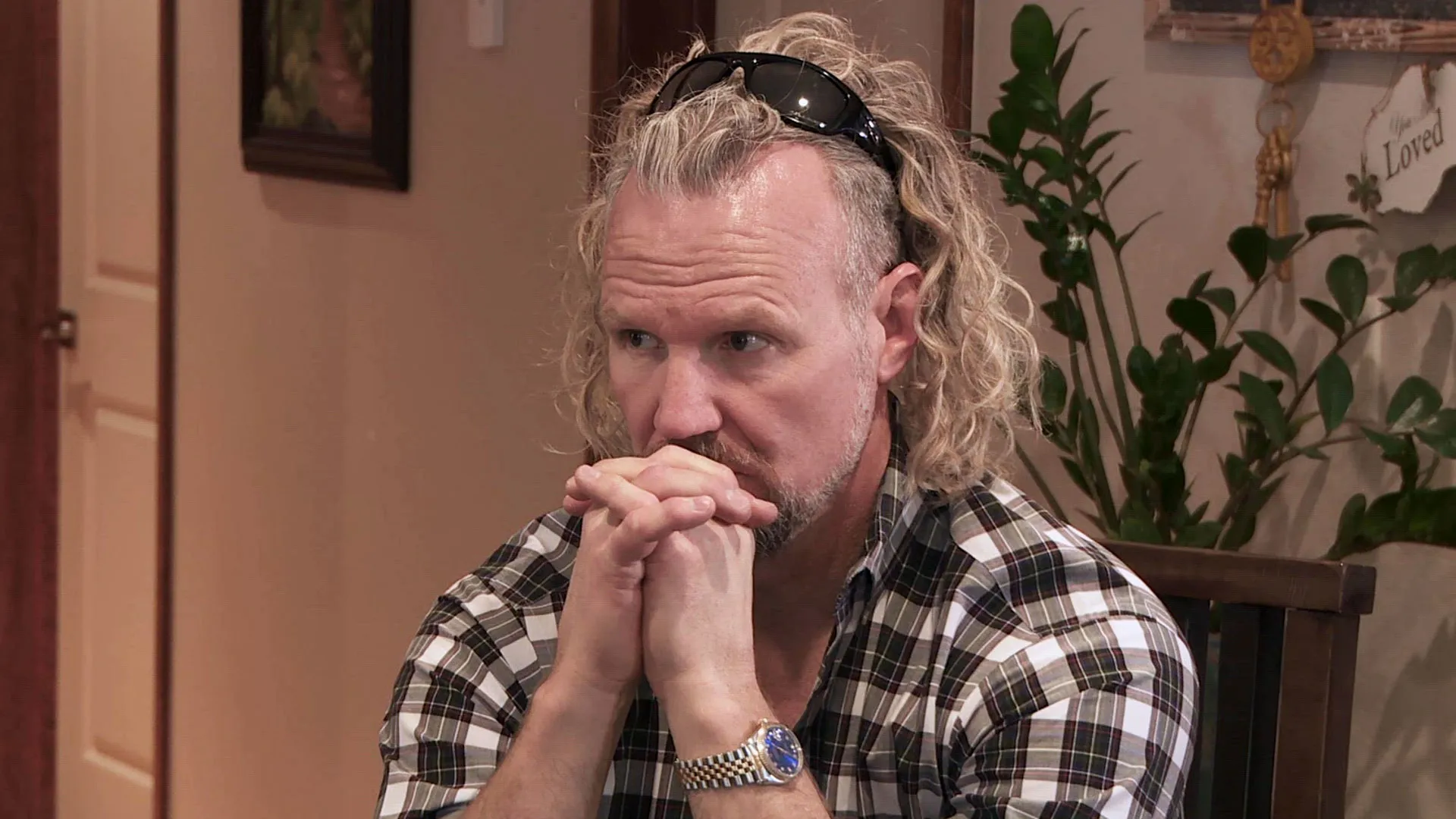 thumbnail - S18:E8 The Writing Is on the Wall