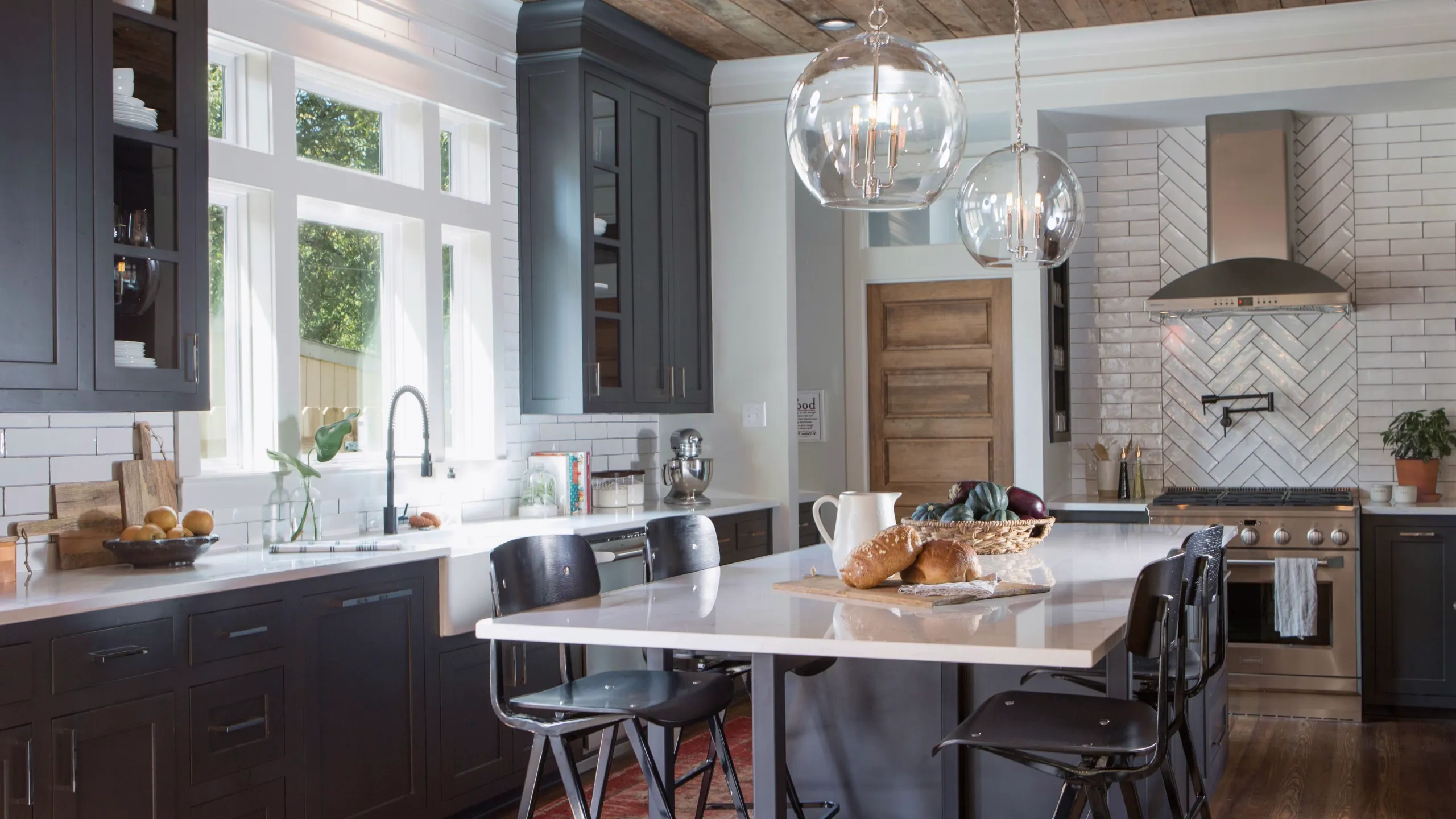 thumbnail - S5:E19 Rock Star Renovation