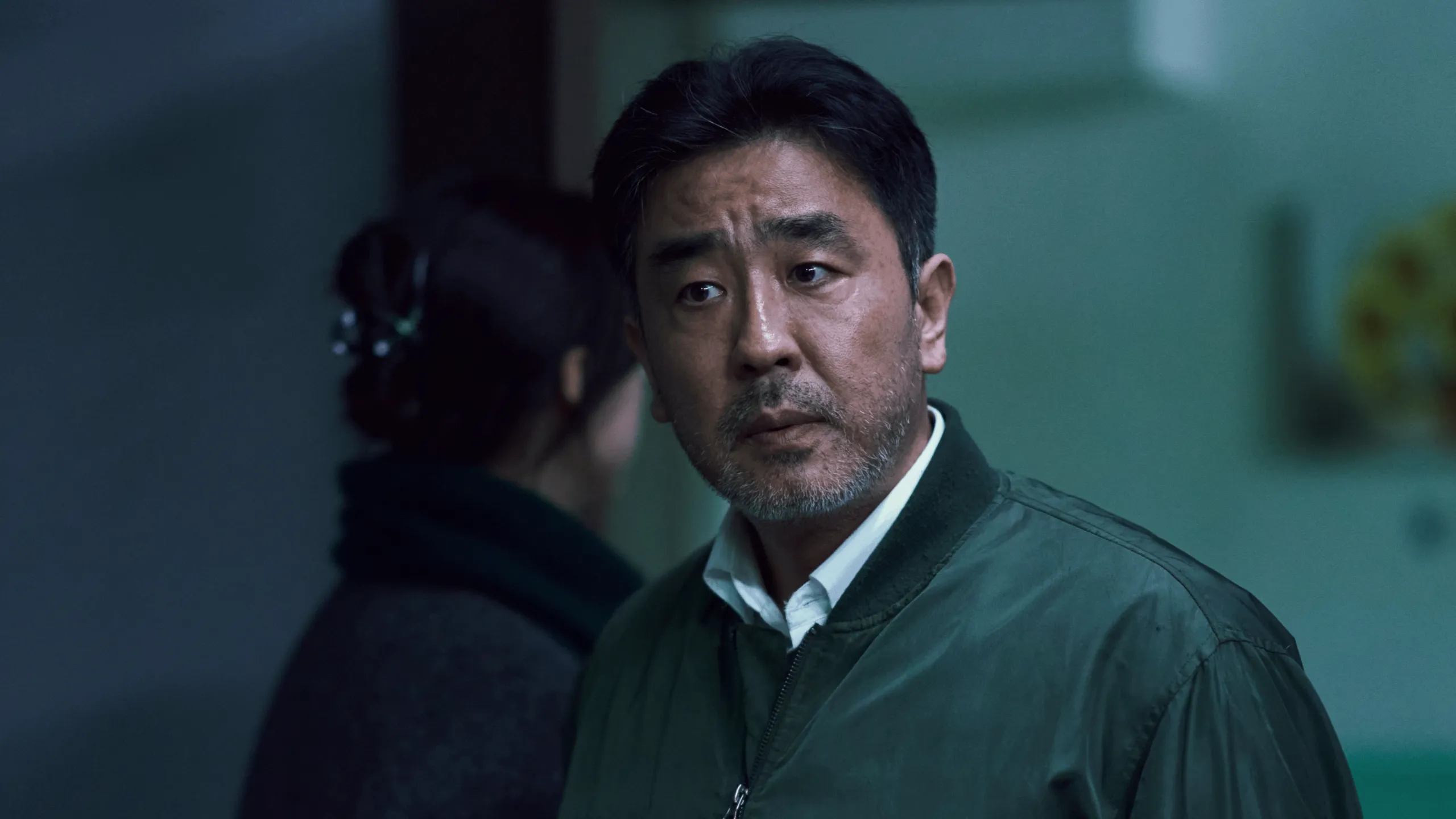 thumbnail - S1:E16 The Man Between