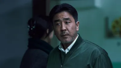 thumbnail - S1:E16 The Man Between