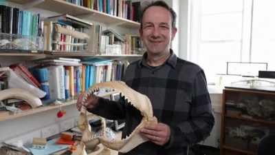 thumbnail - S1:E1 Close Calls