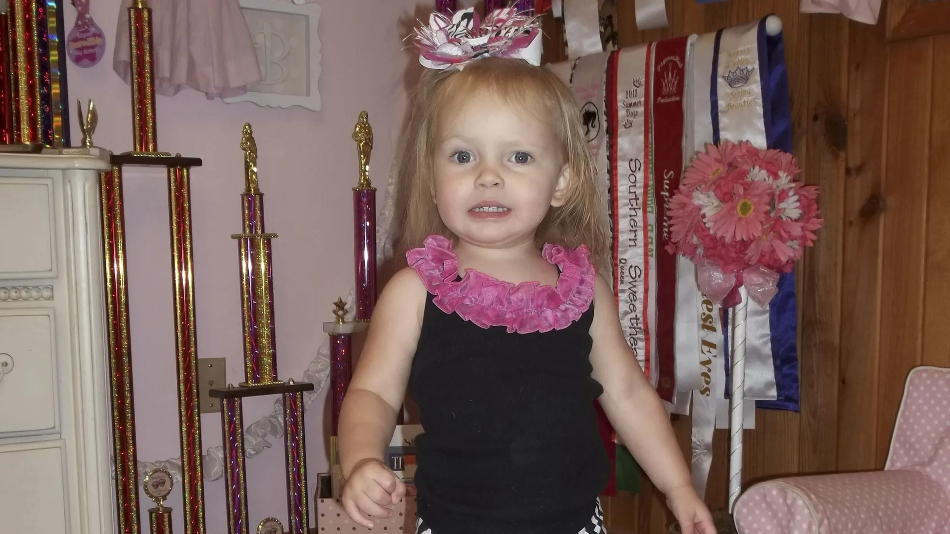 thumbnail - S7:E8 Cheetah-licious Pageant