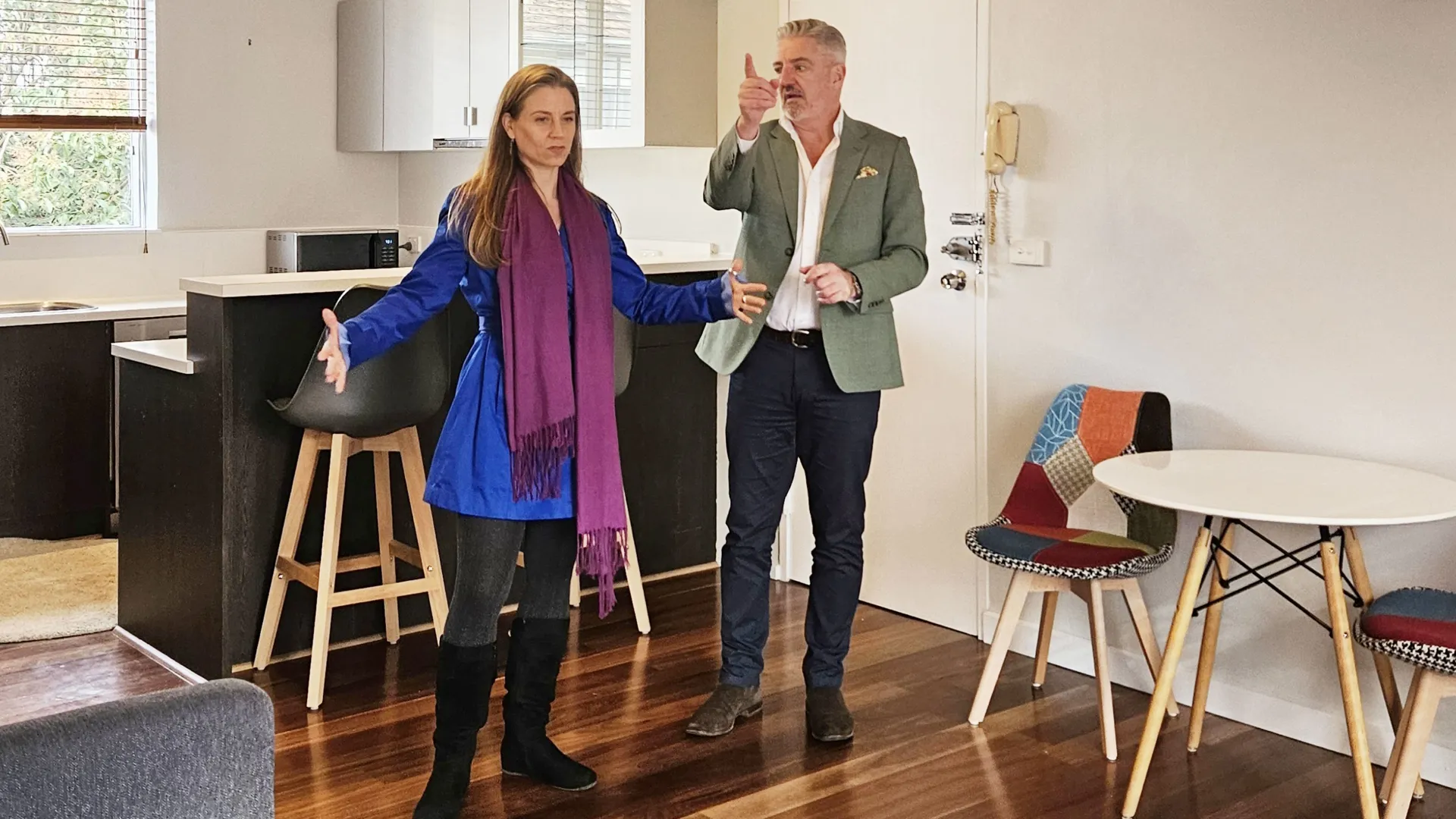 thumbnail - S200:E9 Cat's Meow in Melbourne