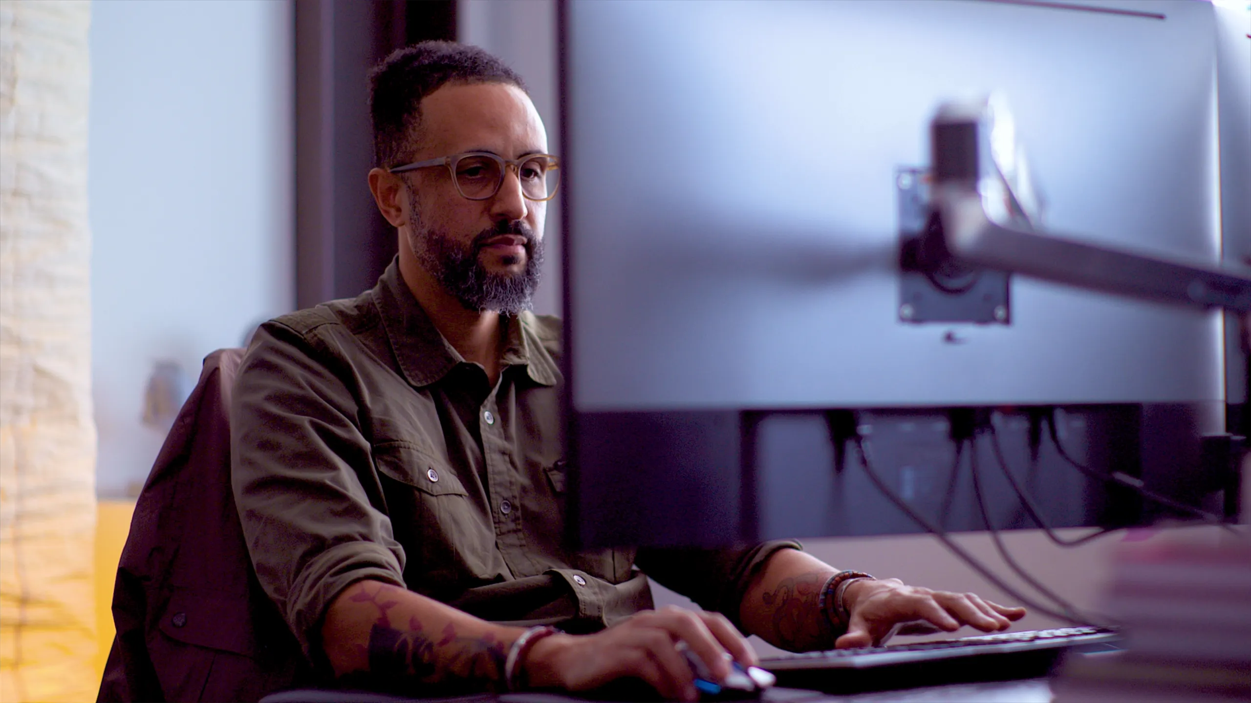 thumbnail - S1：第13話「出発点：レンズを通して」