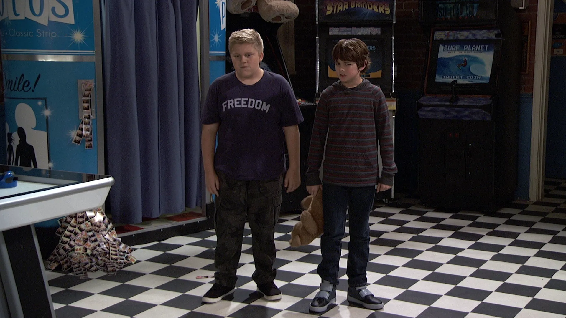 thumbnail - S4:E3 Left Behind