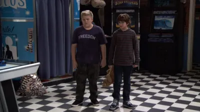 thumbnail - S4:E3 Left Behind