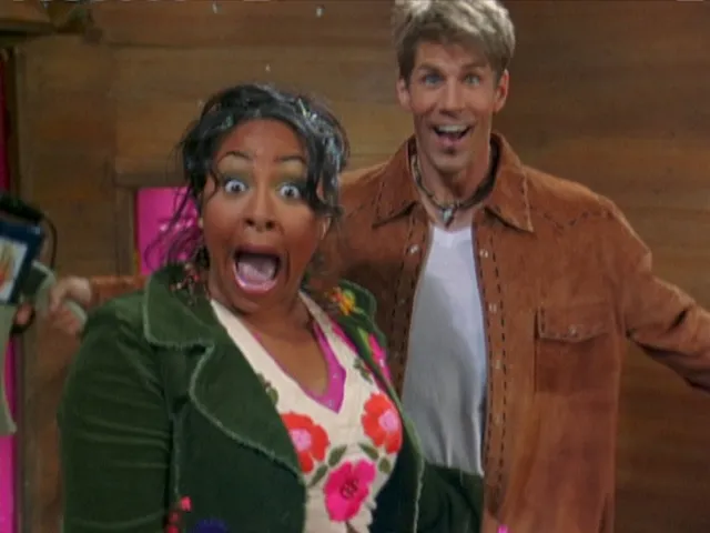 thumbnail - S4:E6 Hook Up My Space