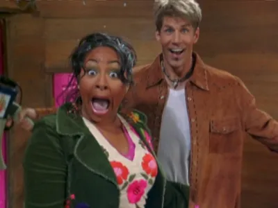 thumbnail - S4:E6 Hook Up My Space