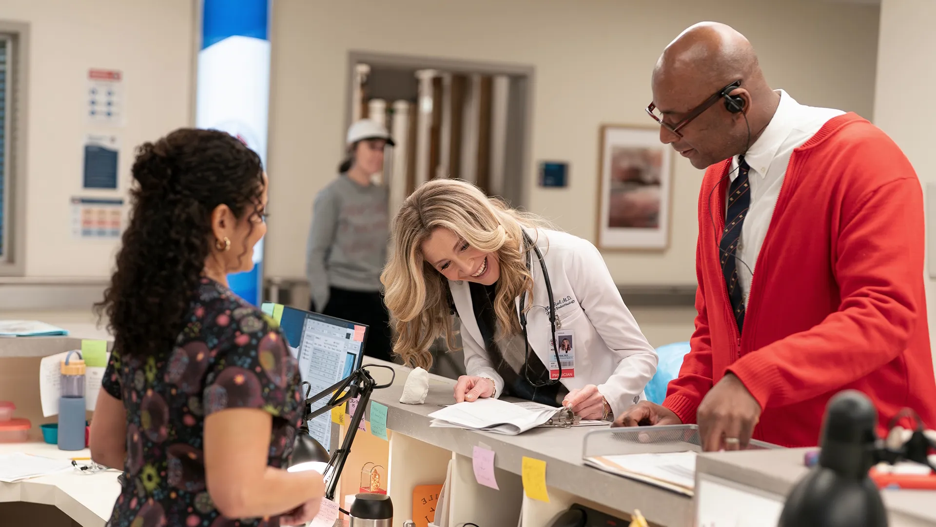 Scrubs Season 1 BTS Image 2 | Elliot at the hospital desk with Carla