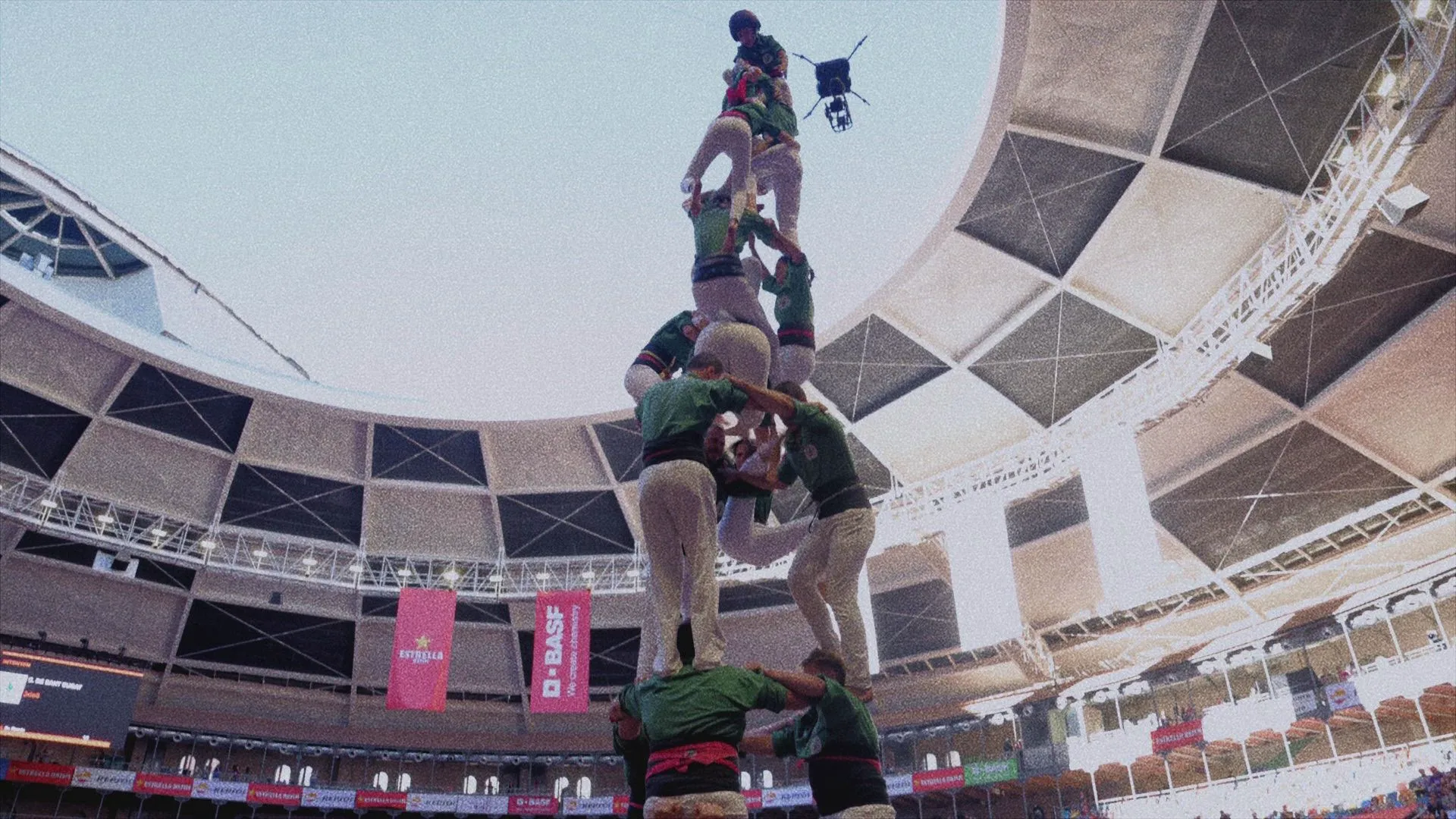 thumbnail - S2:E16 Extraordinary Traditions