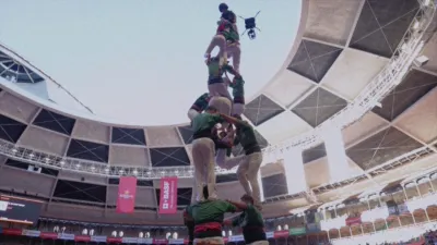 thumbnail - S2:E16 Extraordinary Traditions