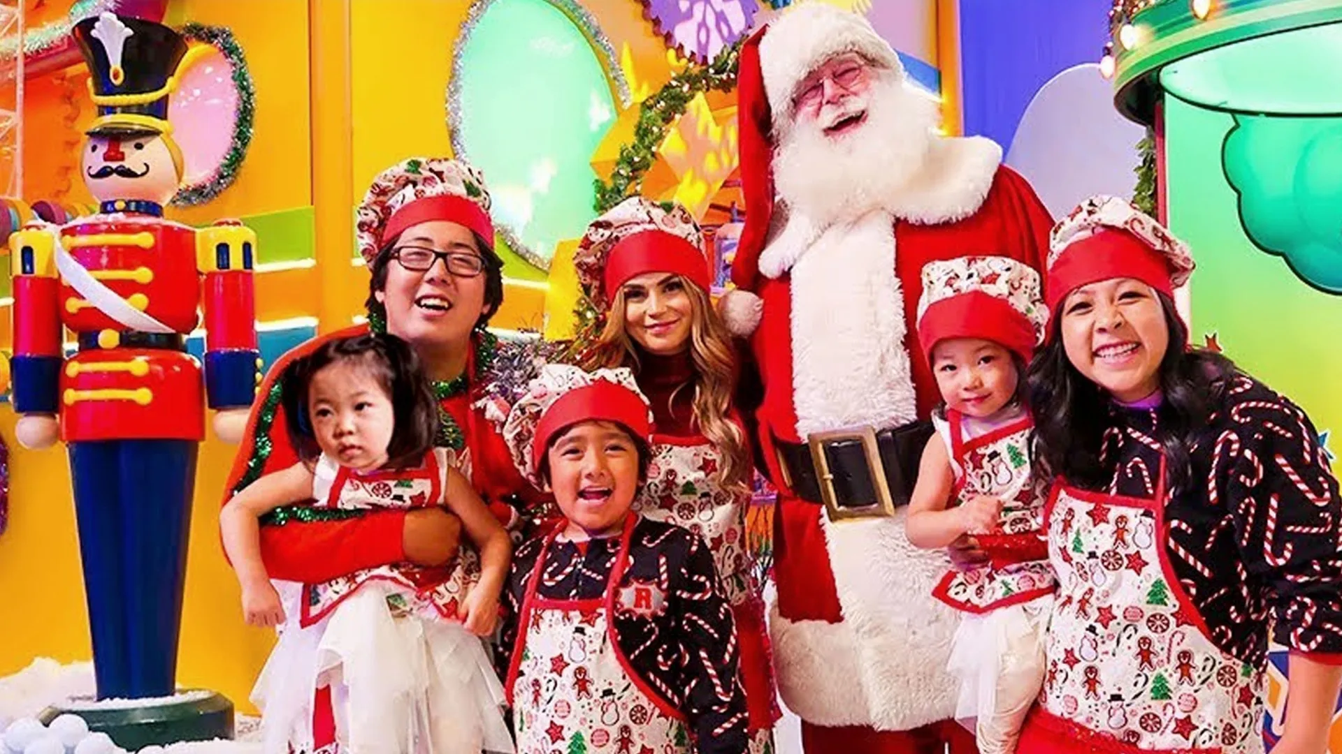 thumbnail - S11:E11 Ryan's Christmas Playdate On Set!