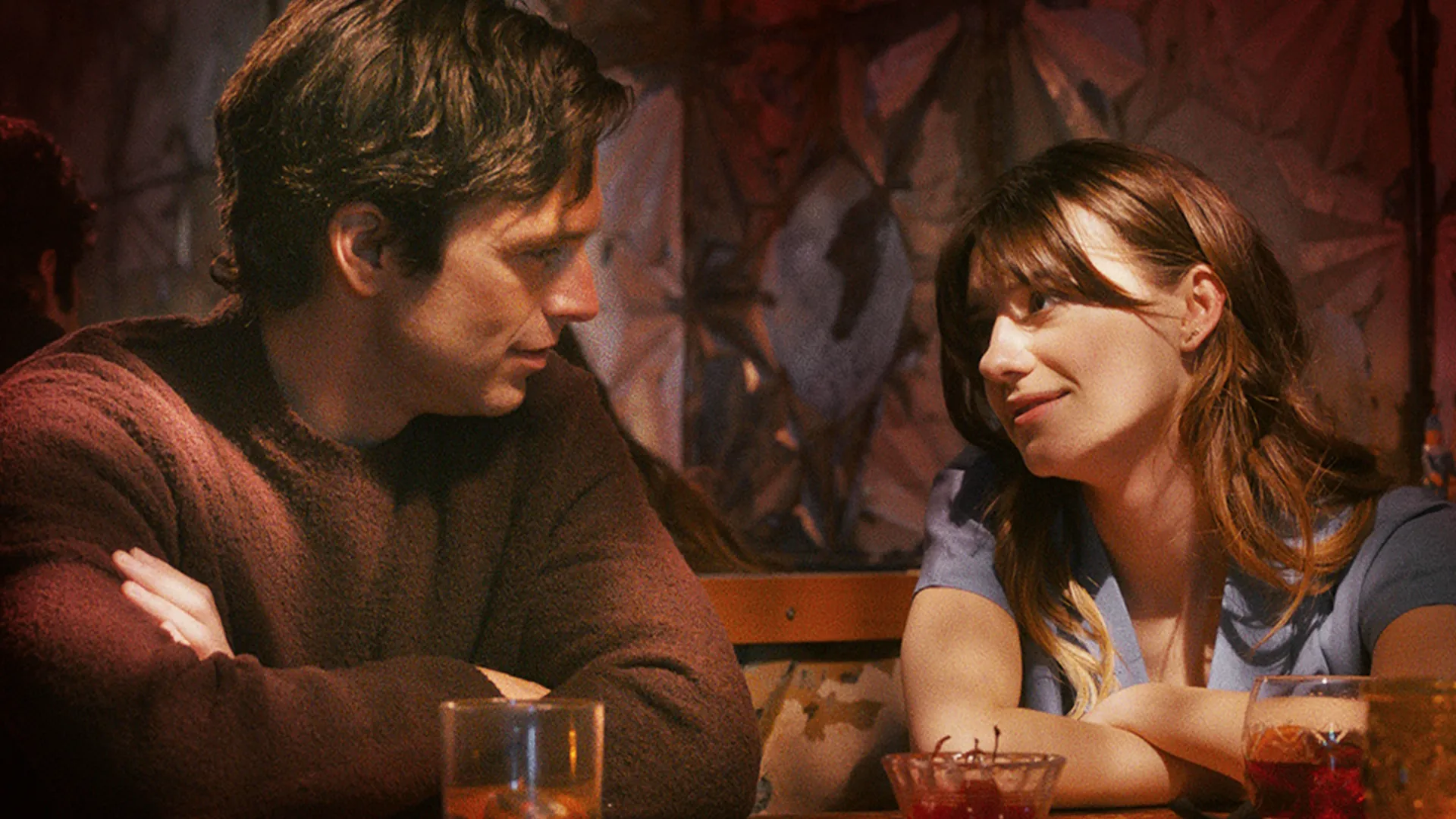 Steve (Sebastian Stan) and Noa (Daisy Edgar-Jones).