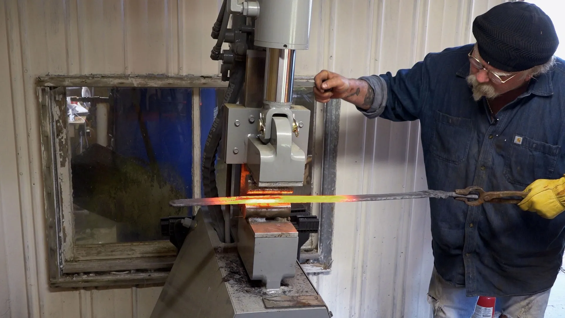 thumbnail - S8:E6 Judges' Home Forge Battle