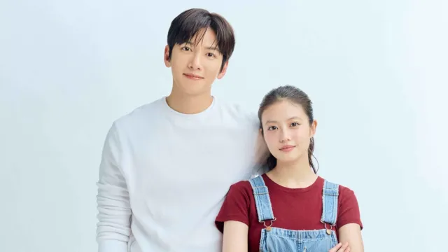 白浜夏凛（今田美桜）とイ・ユビン（チ・チャンウク）